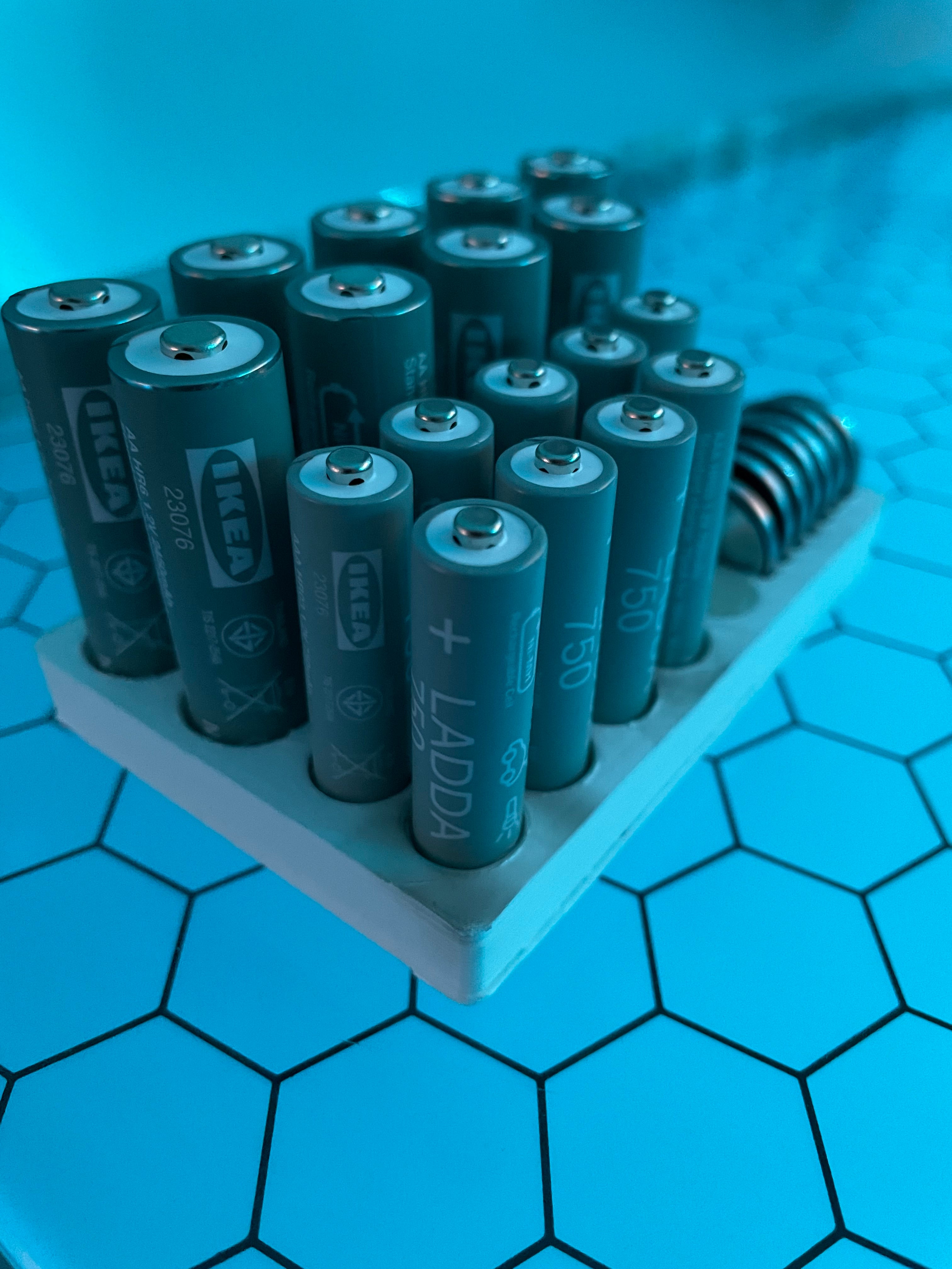 Batterihållare för AA, AAA och CR2032 batterier (passar IKEA Ladda)