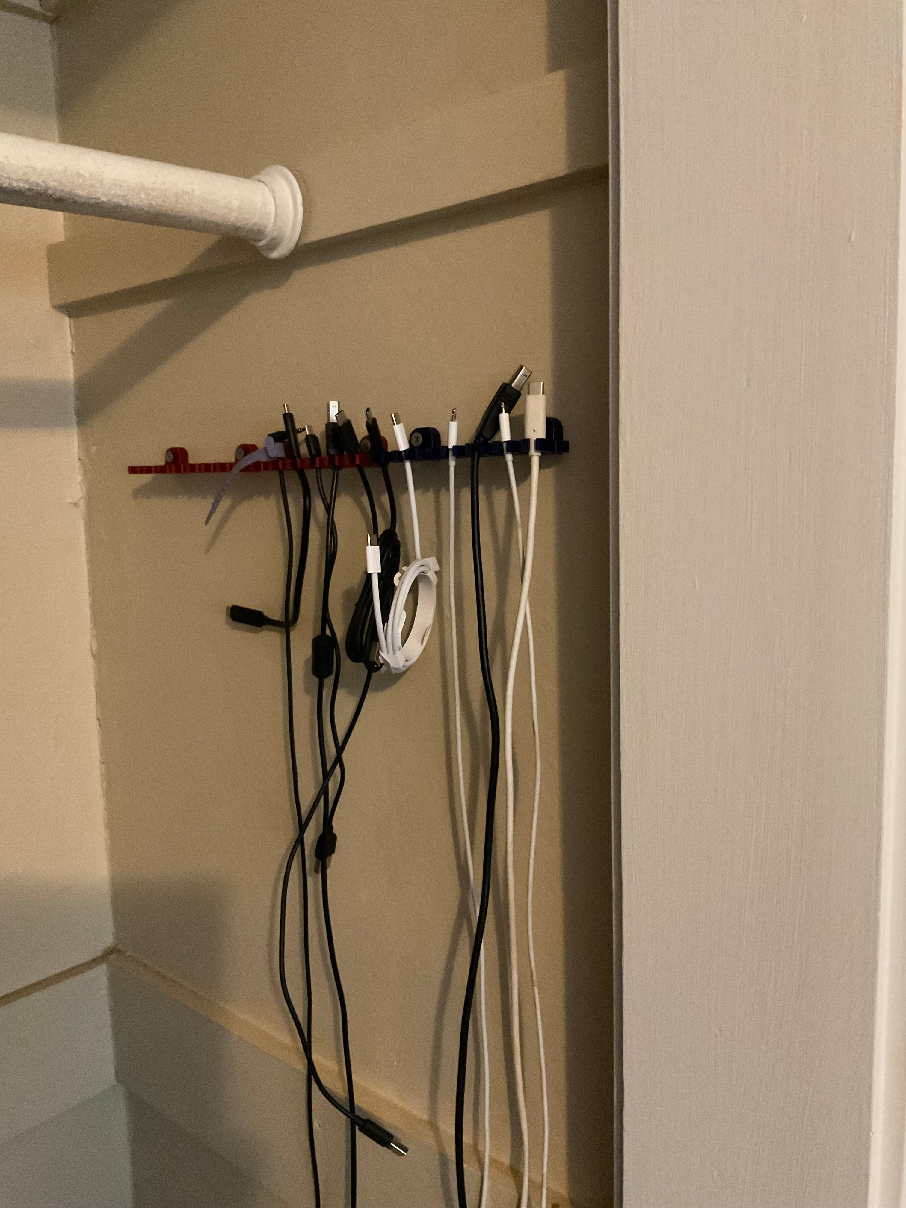USB-kabelhållare - Praktisk och rymlig