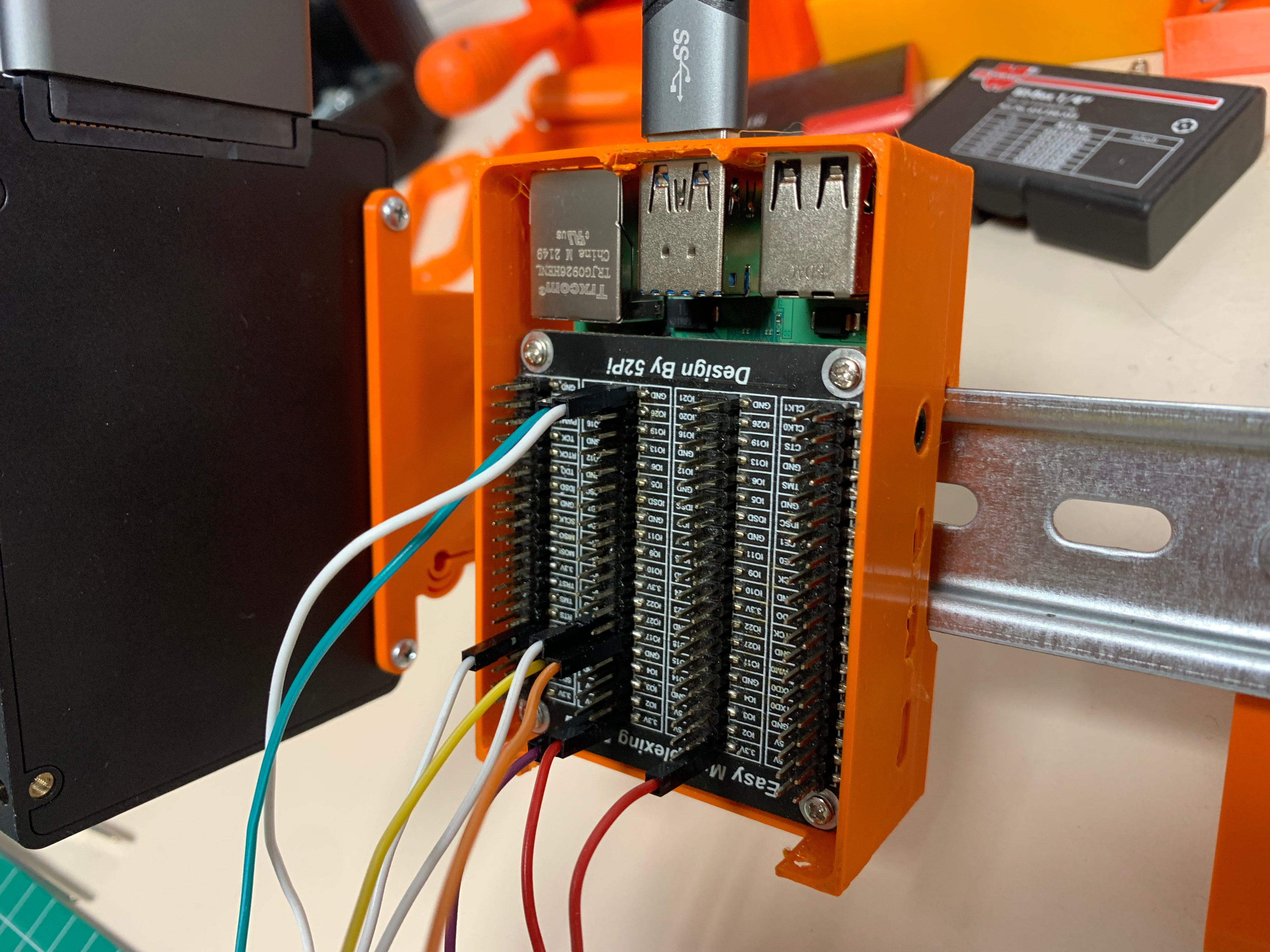 Raspberry Pi 4B DIN-skenahållare