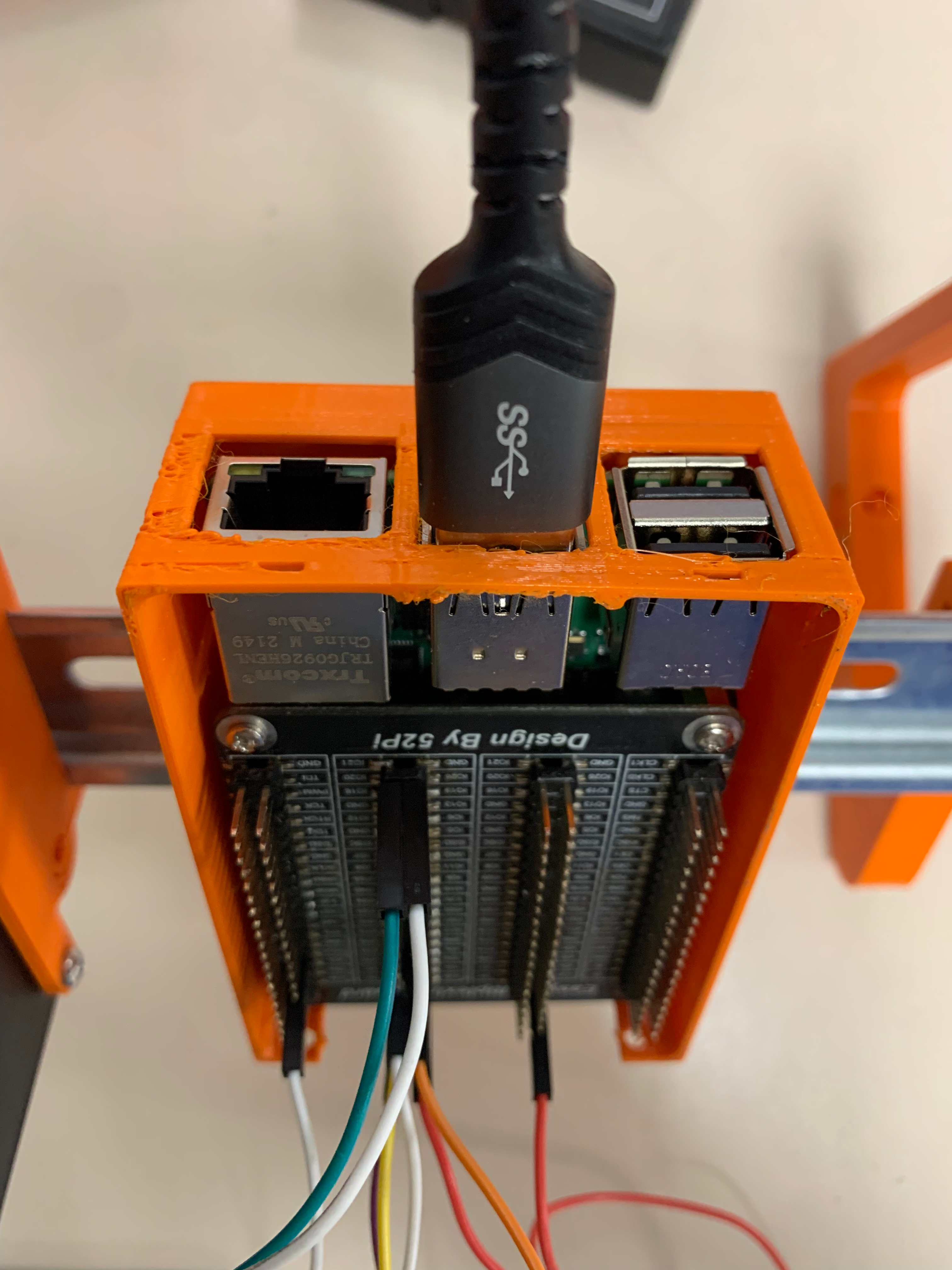 Raspberry Pi 4B DIN-skenahållare