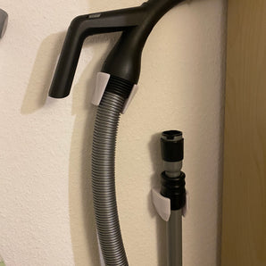 Väggfäste för Bosch Series 8 dammsugare med handtag och metallrör