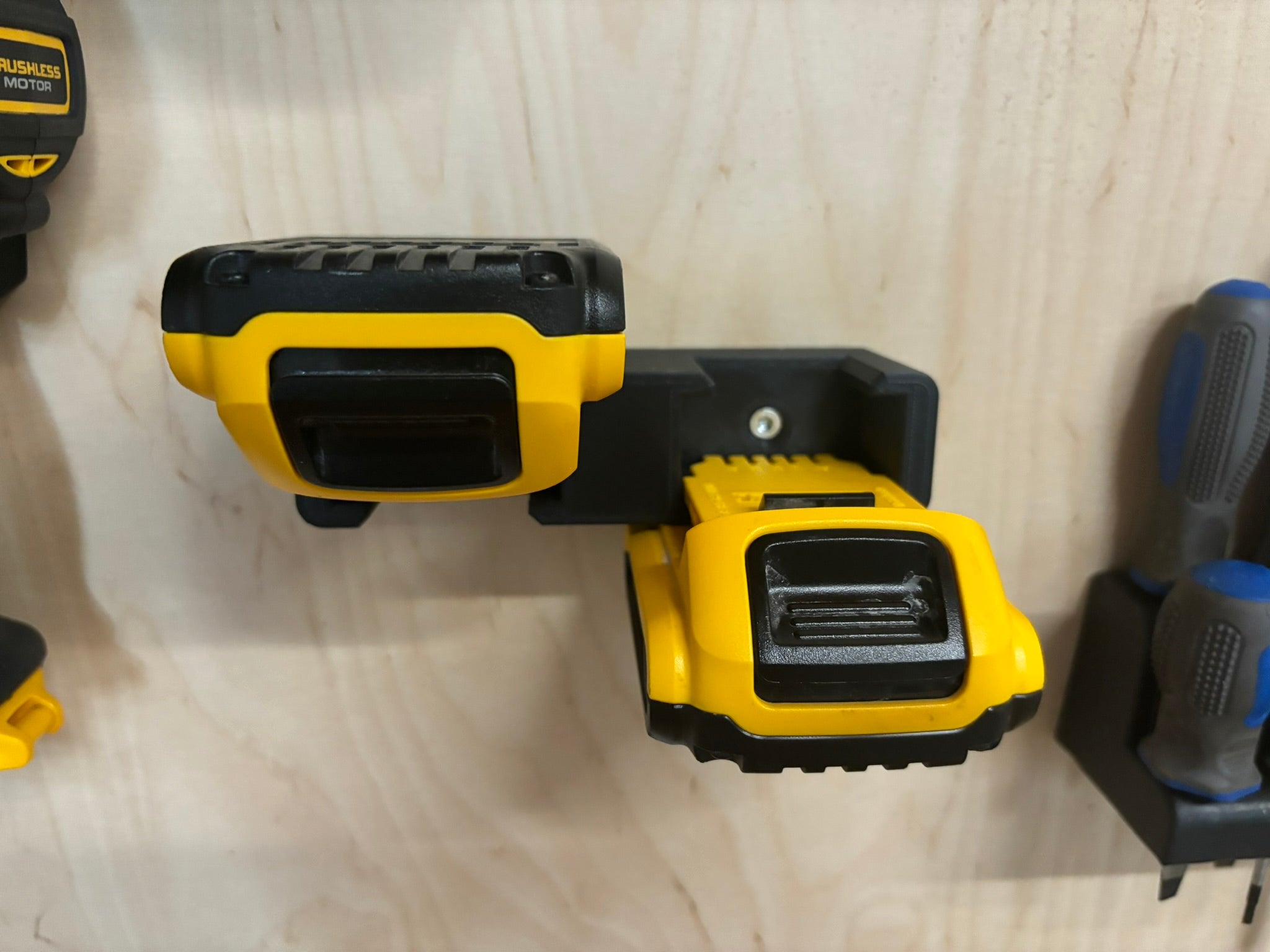 Dewalt batterihållare för 4 batterier