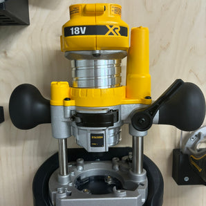 Grimma för Dewalt Combi Router DCW604NT - Väggmonteringslösning