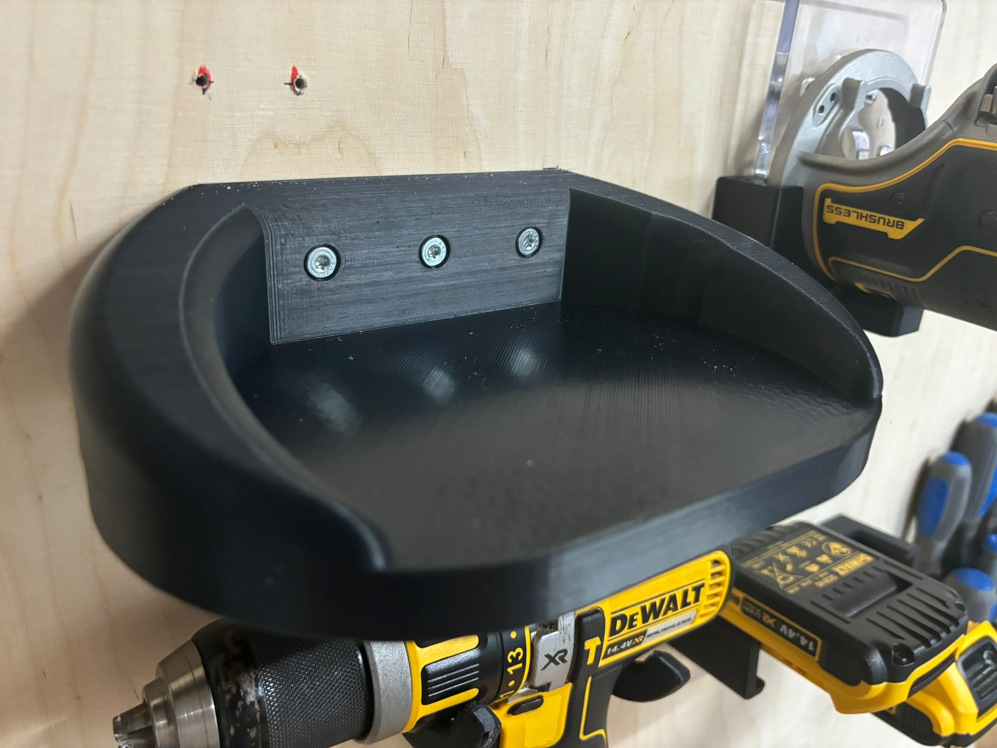 Grimma för Dewalt Combi Router DCW604NT - Väggmonteringslösning