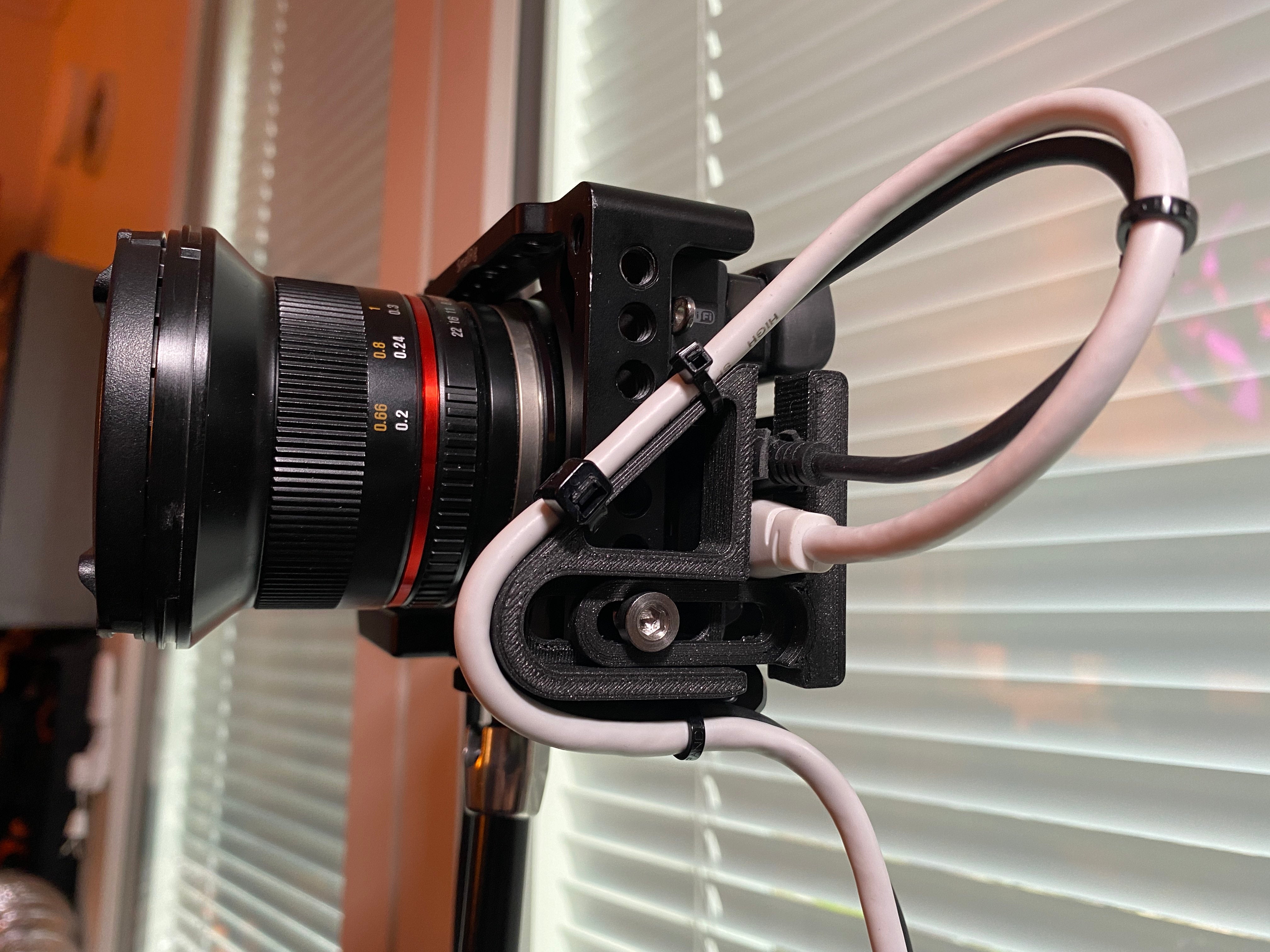 SmallRig HDMI / USB-kabelklämma