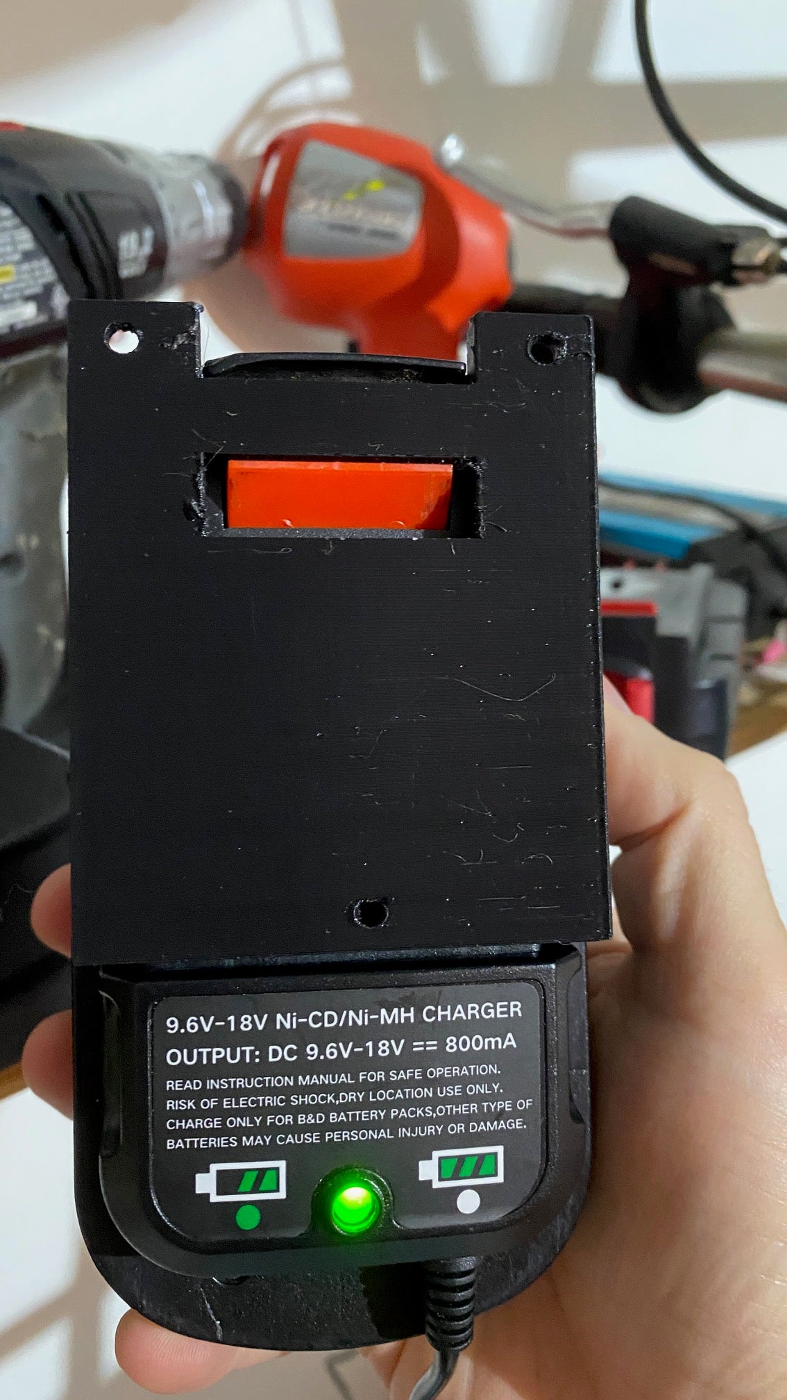 B+D 18V batterihållare/väggmontering