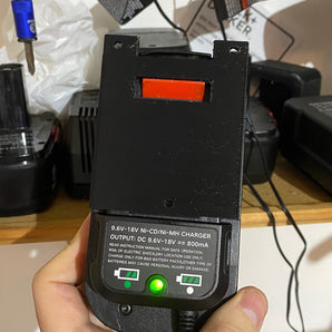 B+D 18V batterihållare/väggmontering