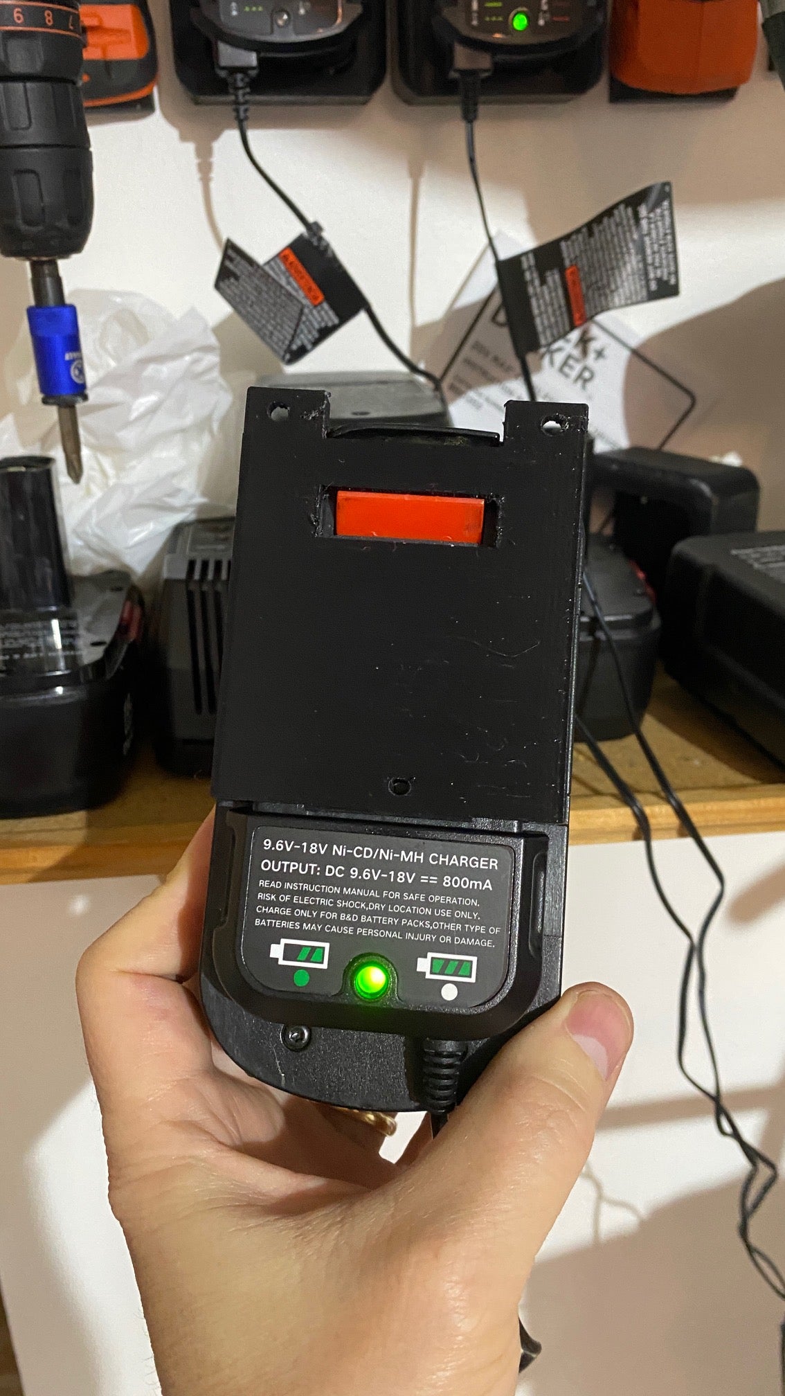 B+D 18V batterihållare/väggmontering