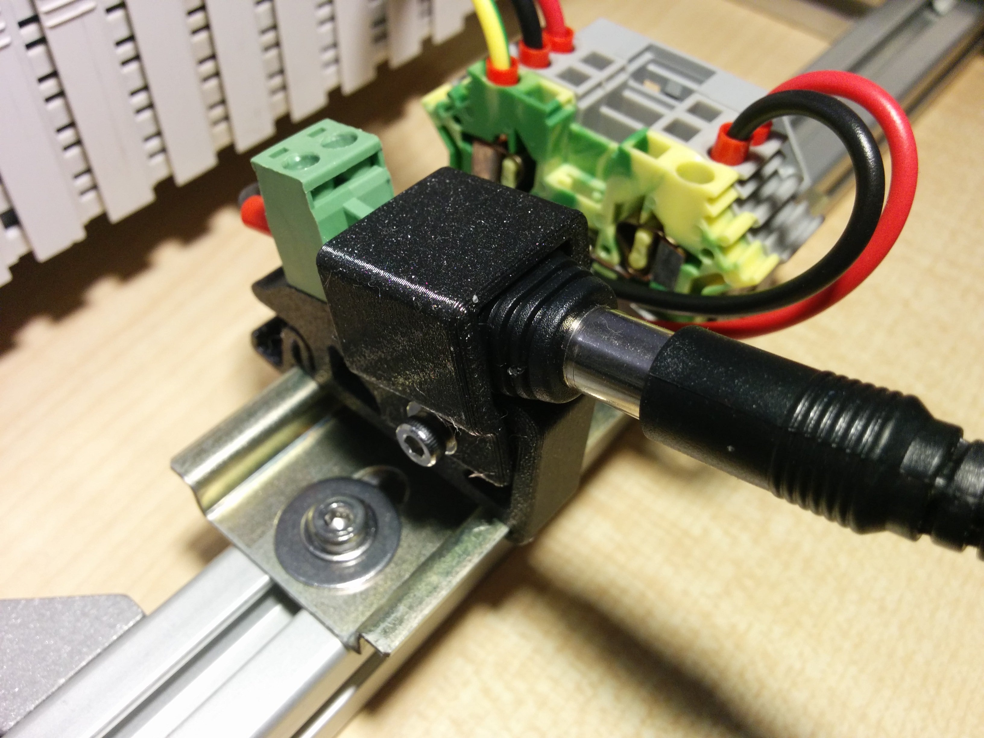 Barrel Jack Adapter DIN-skena montering