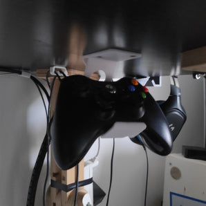 Hållare för Xbox-kontroll under skrivbordet