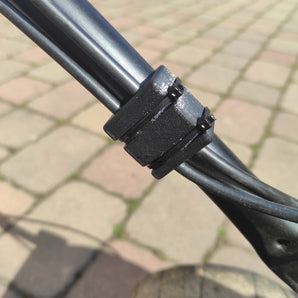 Praktisk kabel- och vajerhållare för 22 mm rör