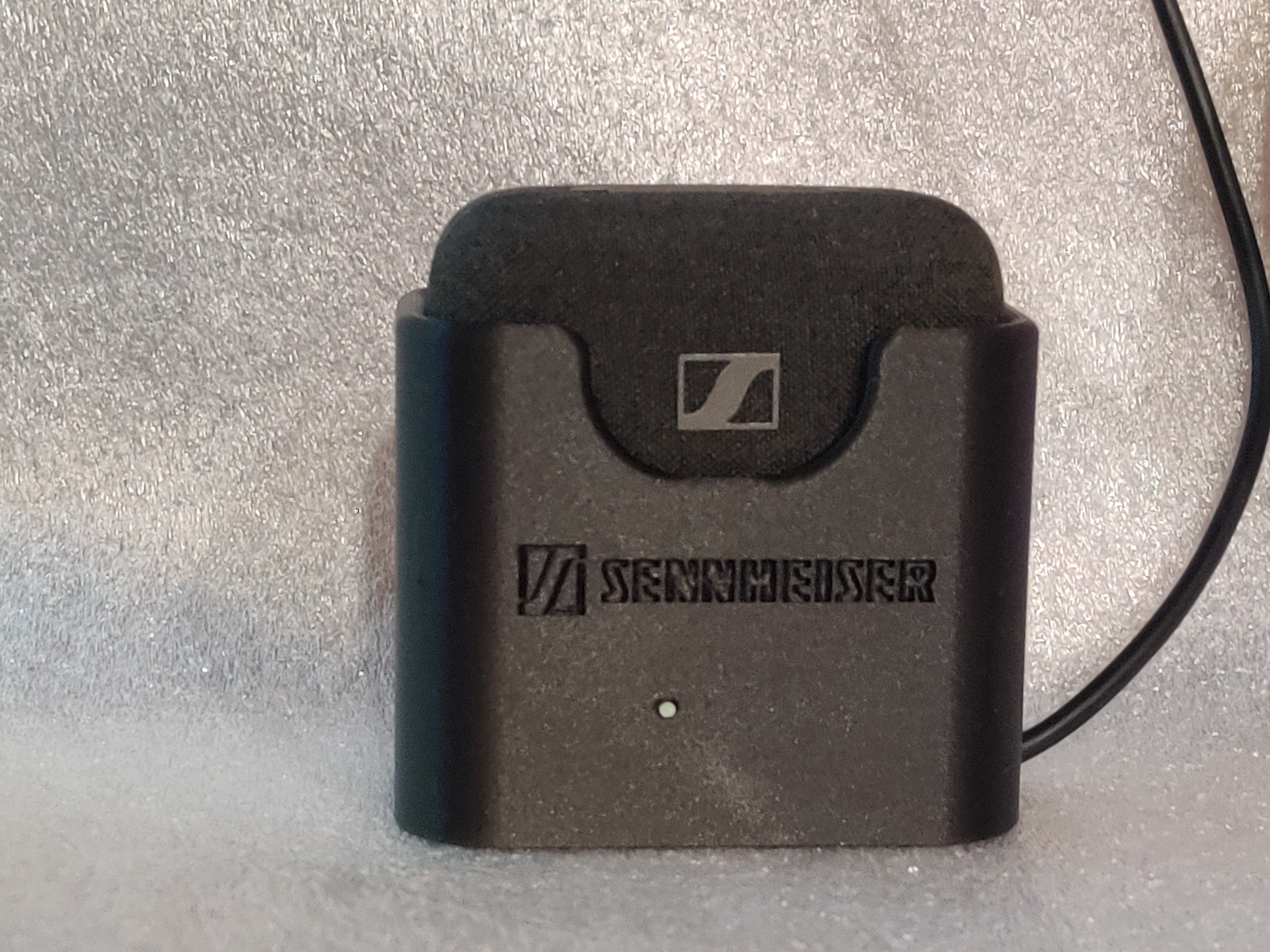 Opladningsstation til Sennheiser MOMENTUM True Wireless 4 Earbuds