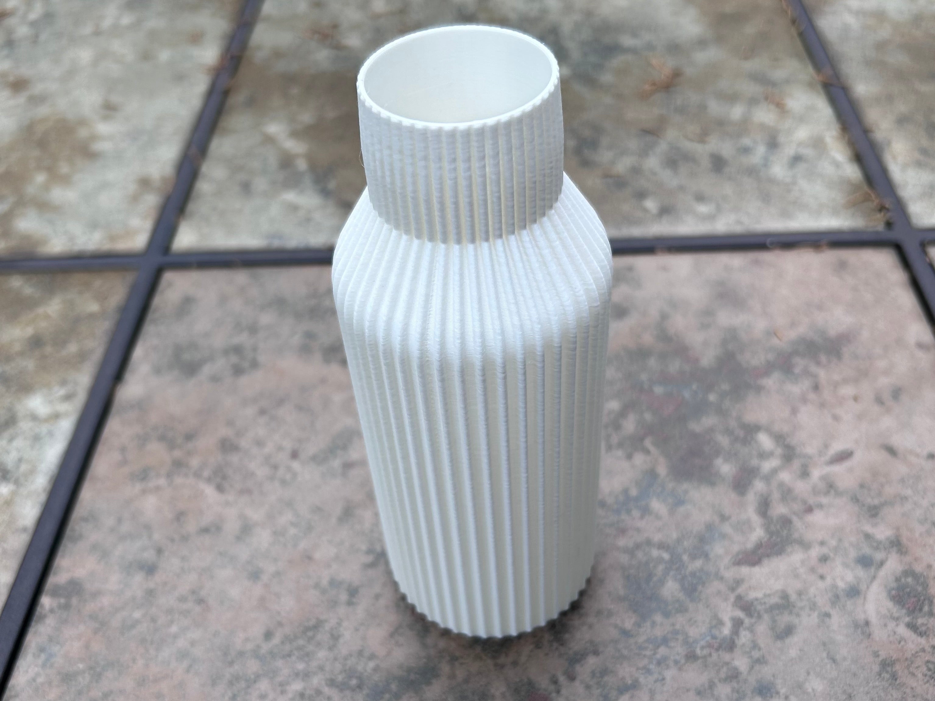 Ribbet Vase