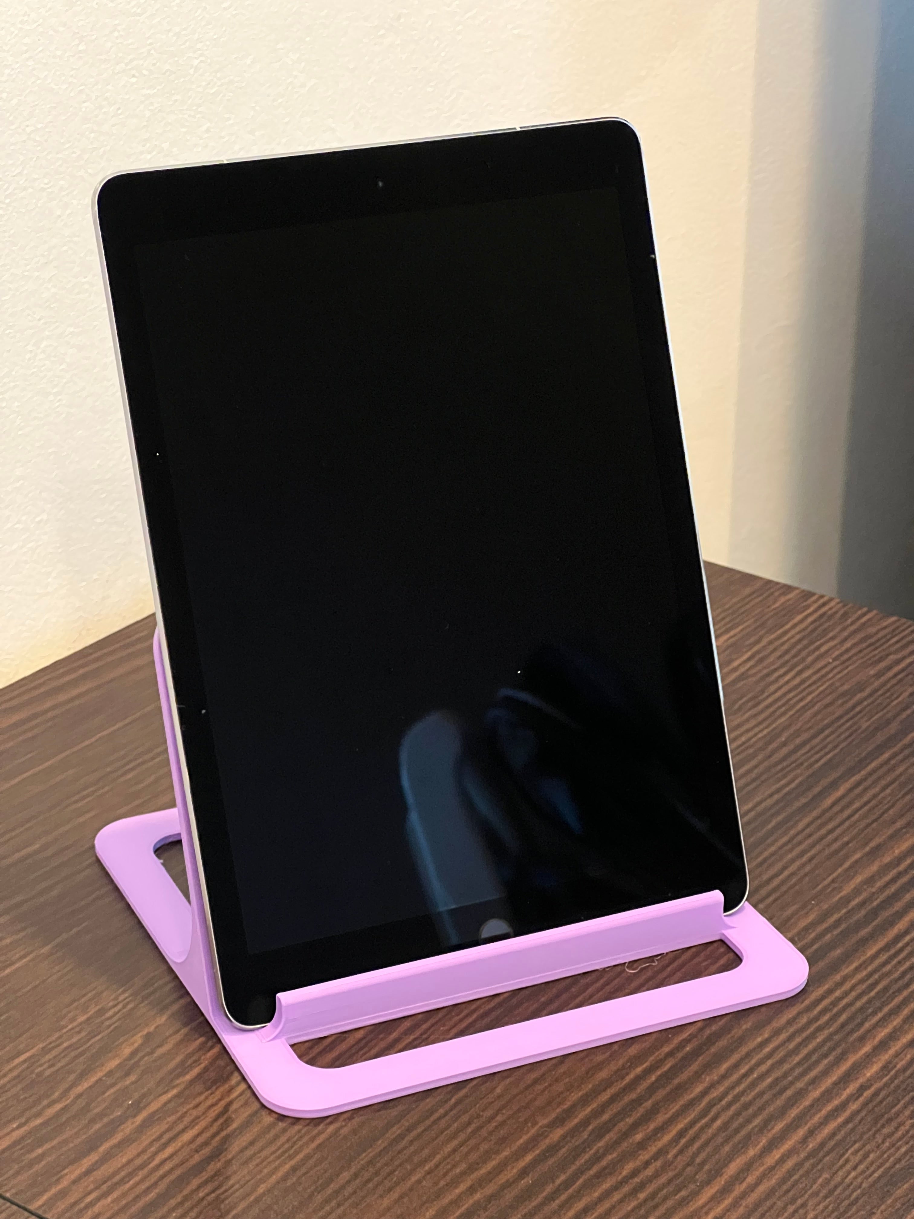 Överdimensionerat iPad-ställ i Polymer PolyTerra Lila
