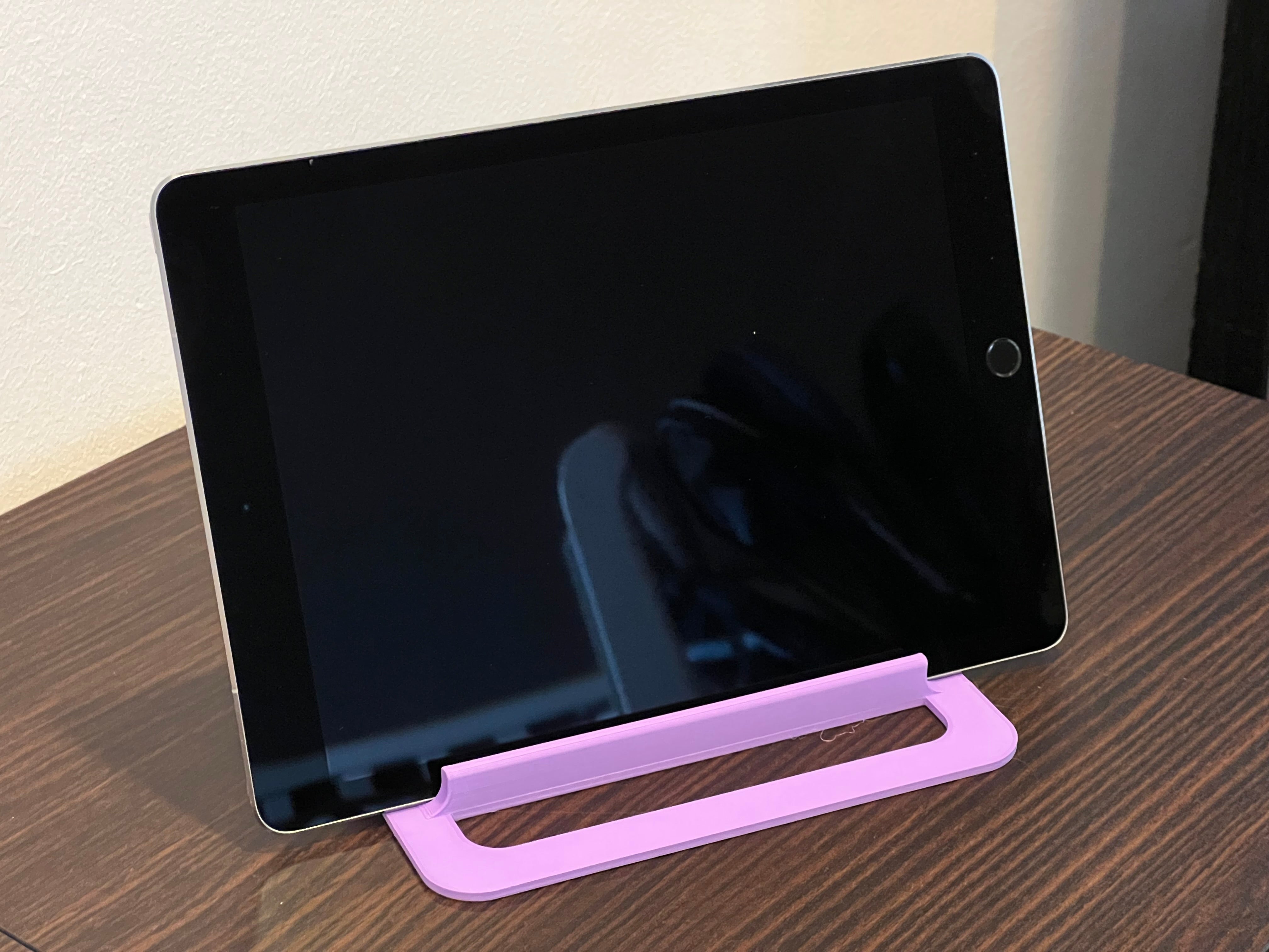 Överdimensionerat iPad-ställ i Polymer PolyTerra Lila