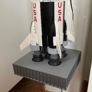 Vertikalt väggfäste för Lego Saturn V
