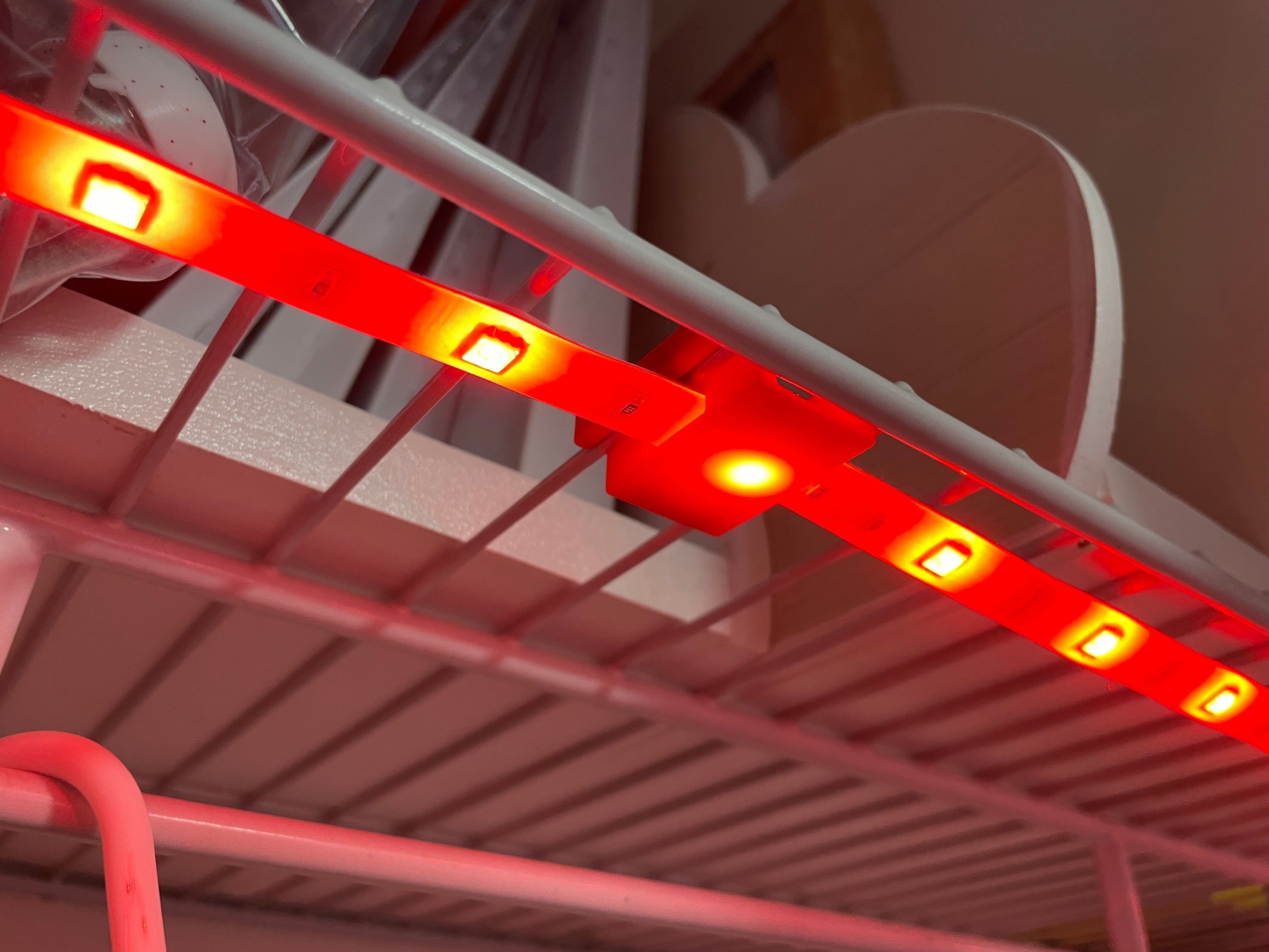 LED Strip-hängare för gallerhyllor
