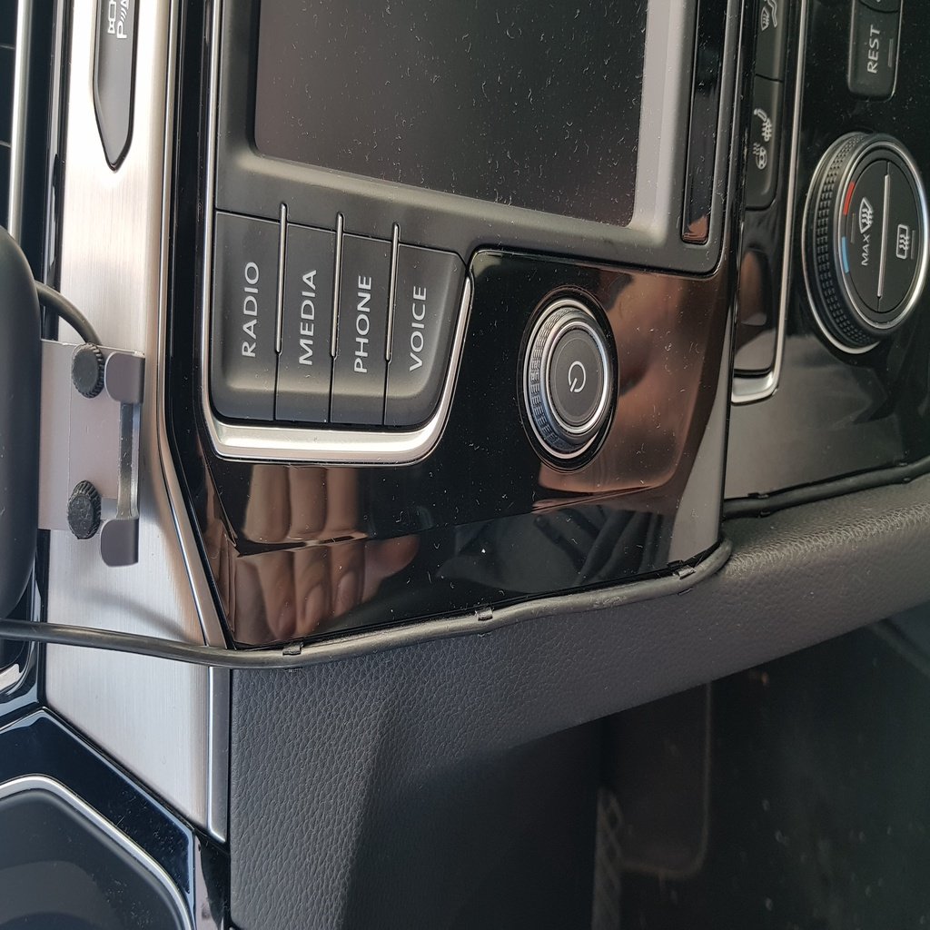 VW Passat B8 Laddkabelklämma