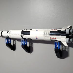 Väggmonterad hållare för Lego Saturn V modell