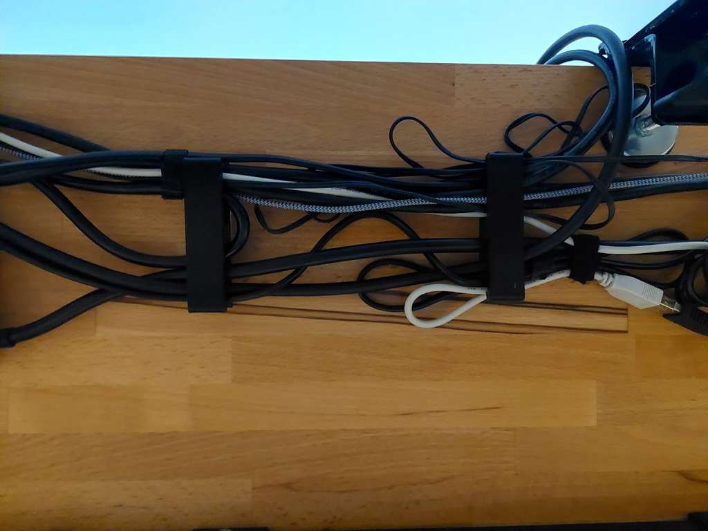 Skrivbordskabelkrok/fäste för kabelhantering