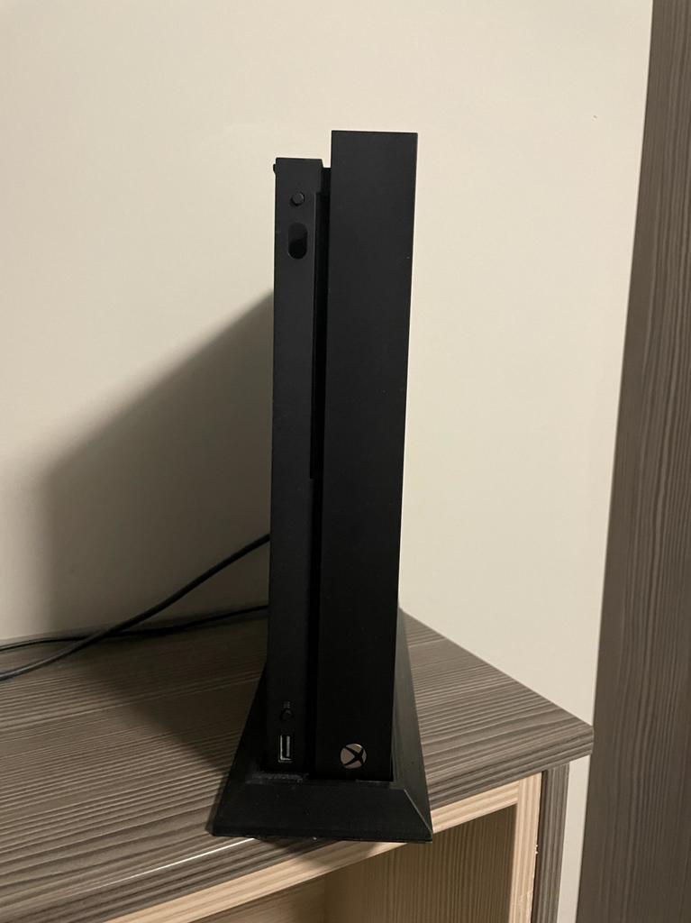 Xbox One X vertikalt stativ