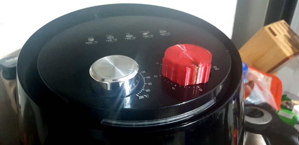 Russell Taylors Air Fryer AF-34 vred med räfflat grepp