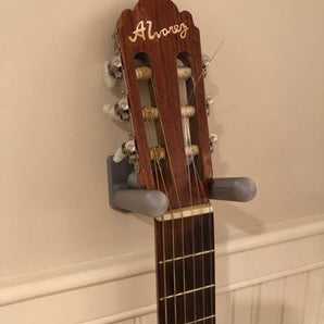 Klassisk gitarr och Oculus VR Goggle Hanger