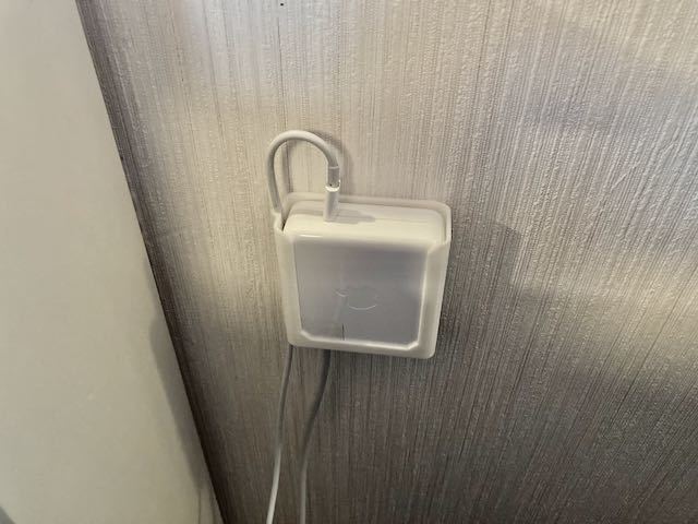 Macbook USB-C laddare väggfäste