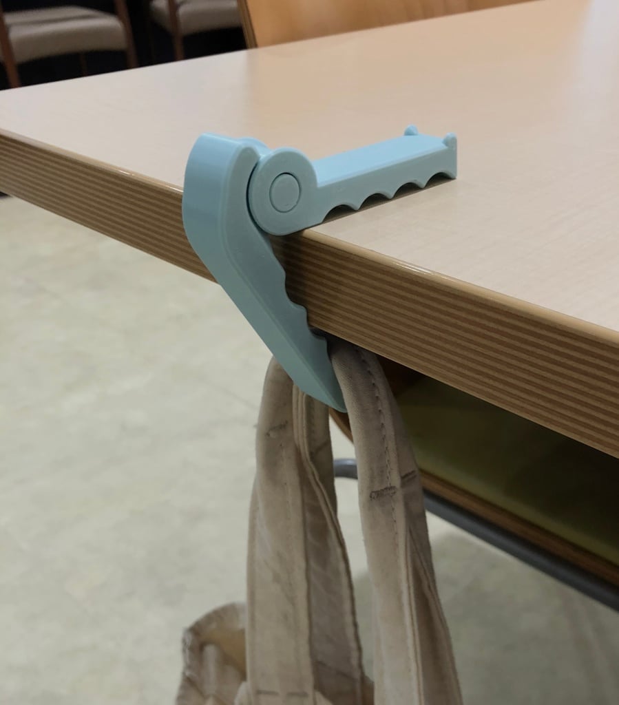 Bärbar krokodilbordskrok för väskor