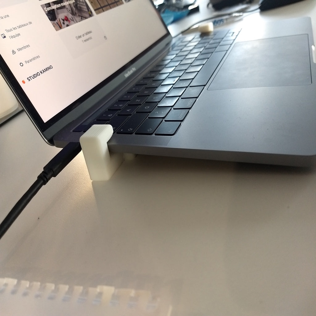 MacBook Pro 13 2019 stativ/dockningsstation