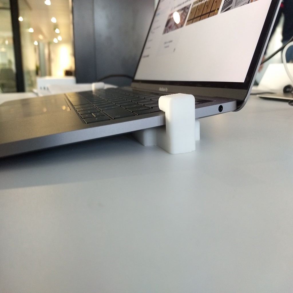 MacBook Pro 13 2019 stativ/dockningsstation