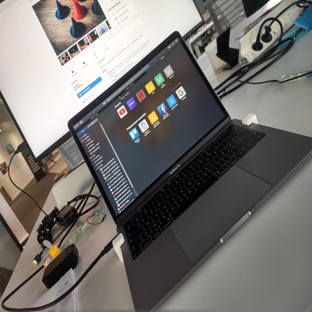 MacBook Pro 13 2019 stativ/dockningsstation