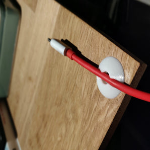 Praktisk USB-kabelhållare för organisering
