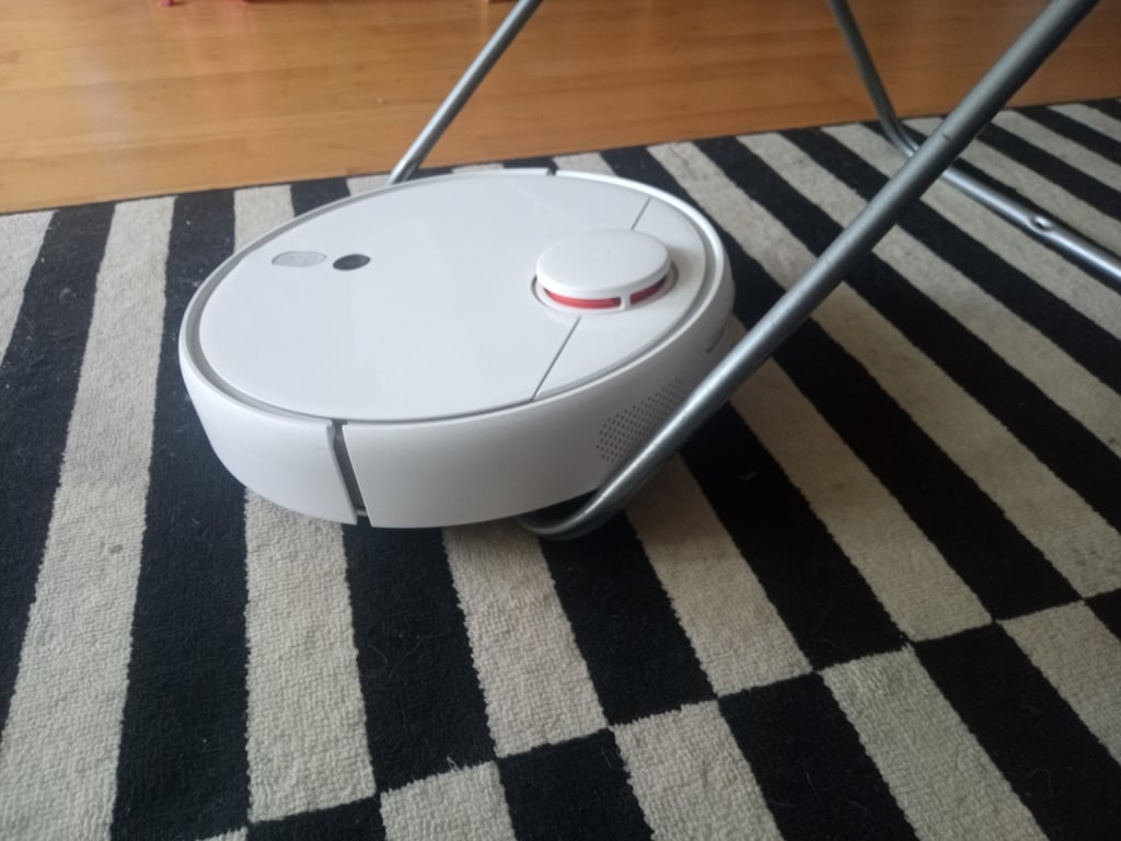 Beskytter til tørrestativ mod støvsugerrobot