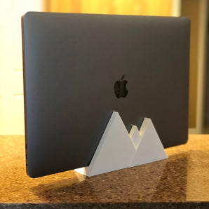 Vertikalt MacBook Pro-stativ – 15-tums (2018) med bergsdesign