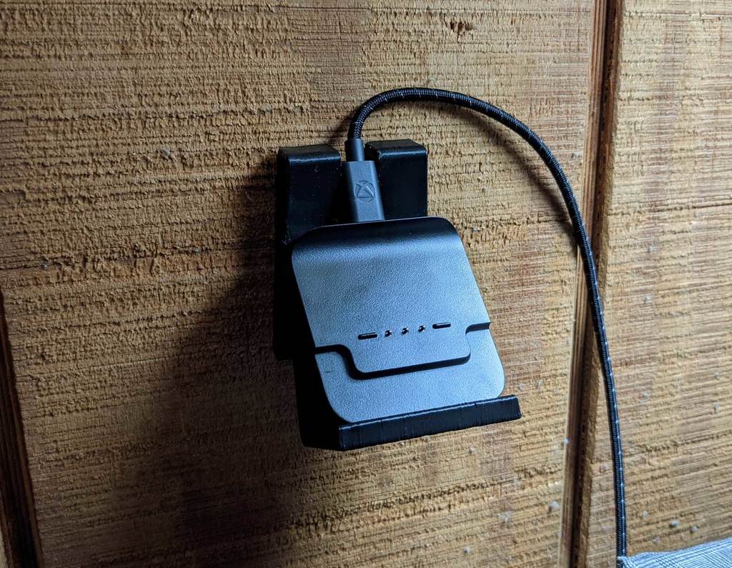 Xbox Elite Series 2-kontroll och väggfäste för laddningsdocka