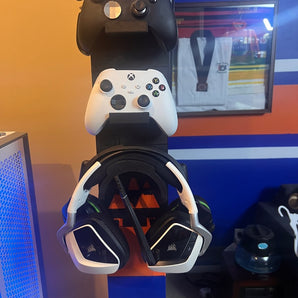 Modulär lösning för väggmontering av Xbox-kontroller och hörlurar