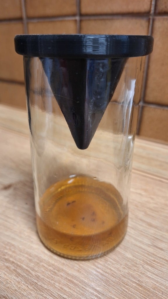Effektiv fruktflugfälla för hemmet – för återvinning av glas