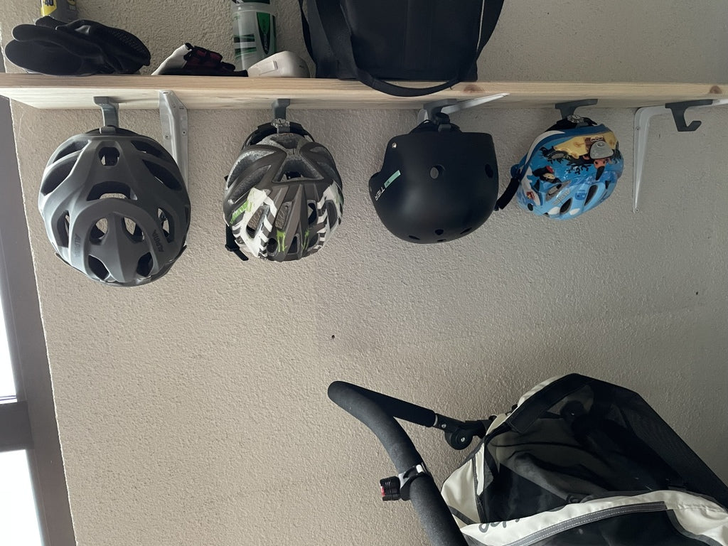 Väggmonterad cykelhjälmhållare - Universell design