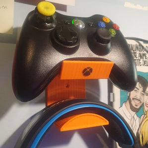 Väggmonterad hållare för Xbox-kontroll och headset