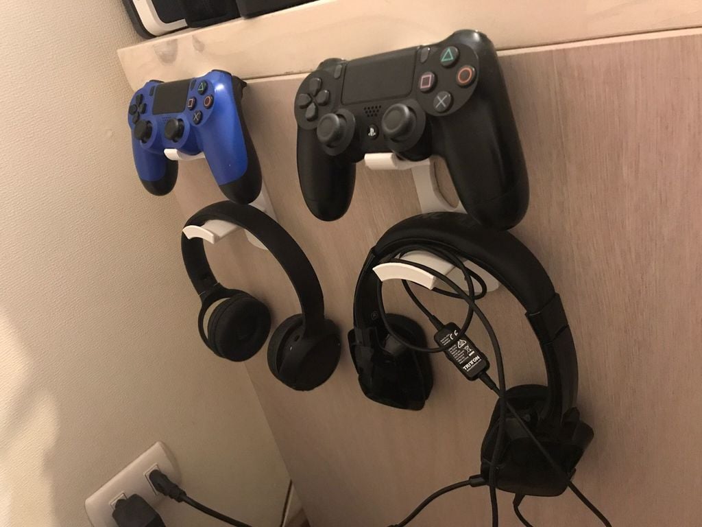 Väggfäste för PS4-kontroll och hörlurar