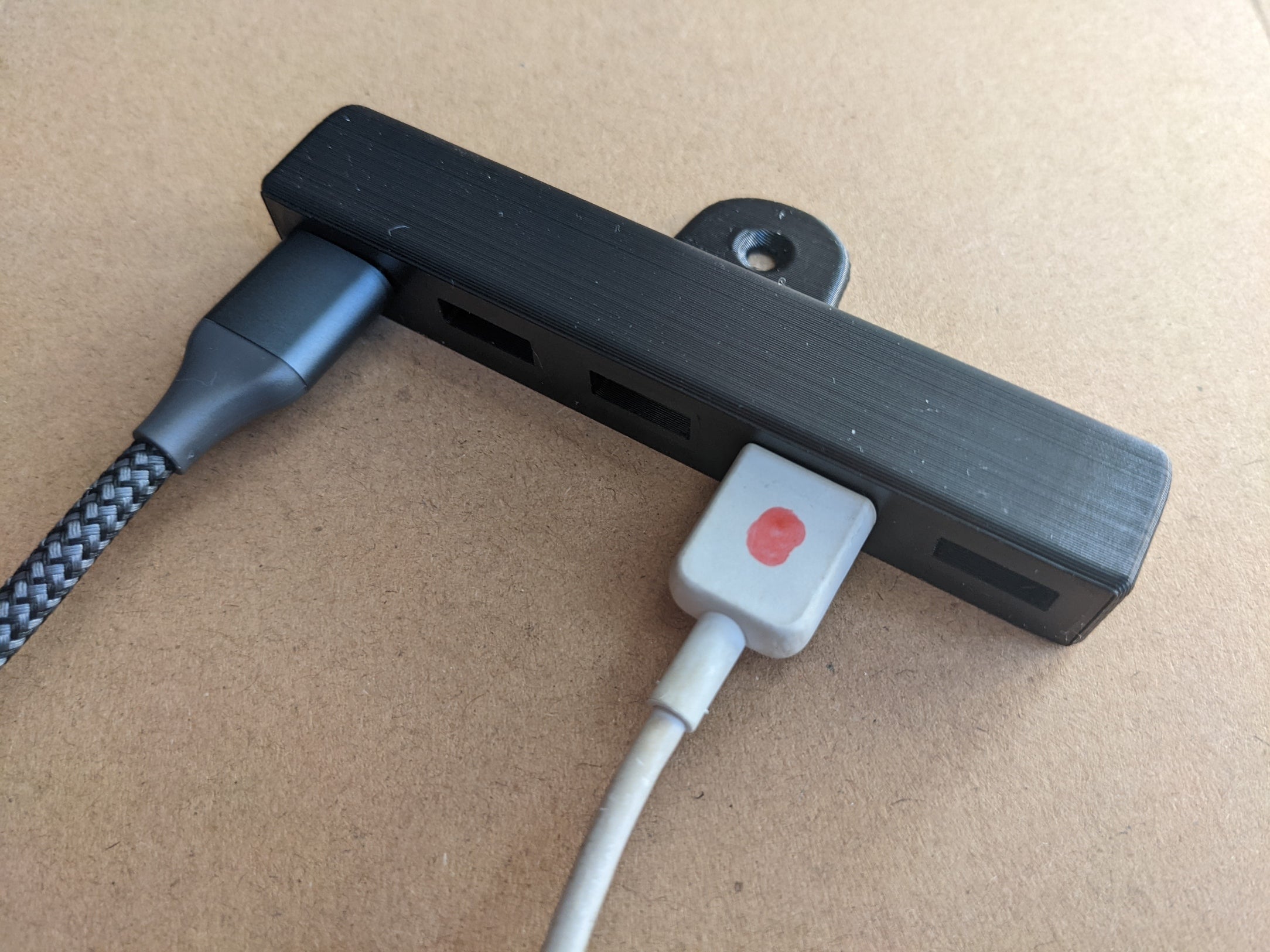 Vägghållare för USB-kablar med 5 platser