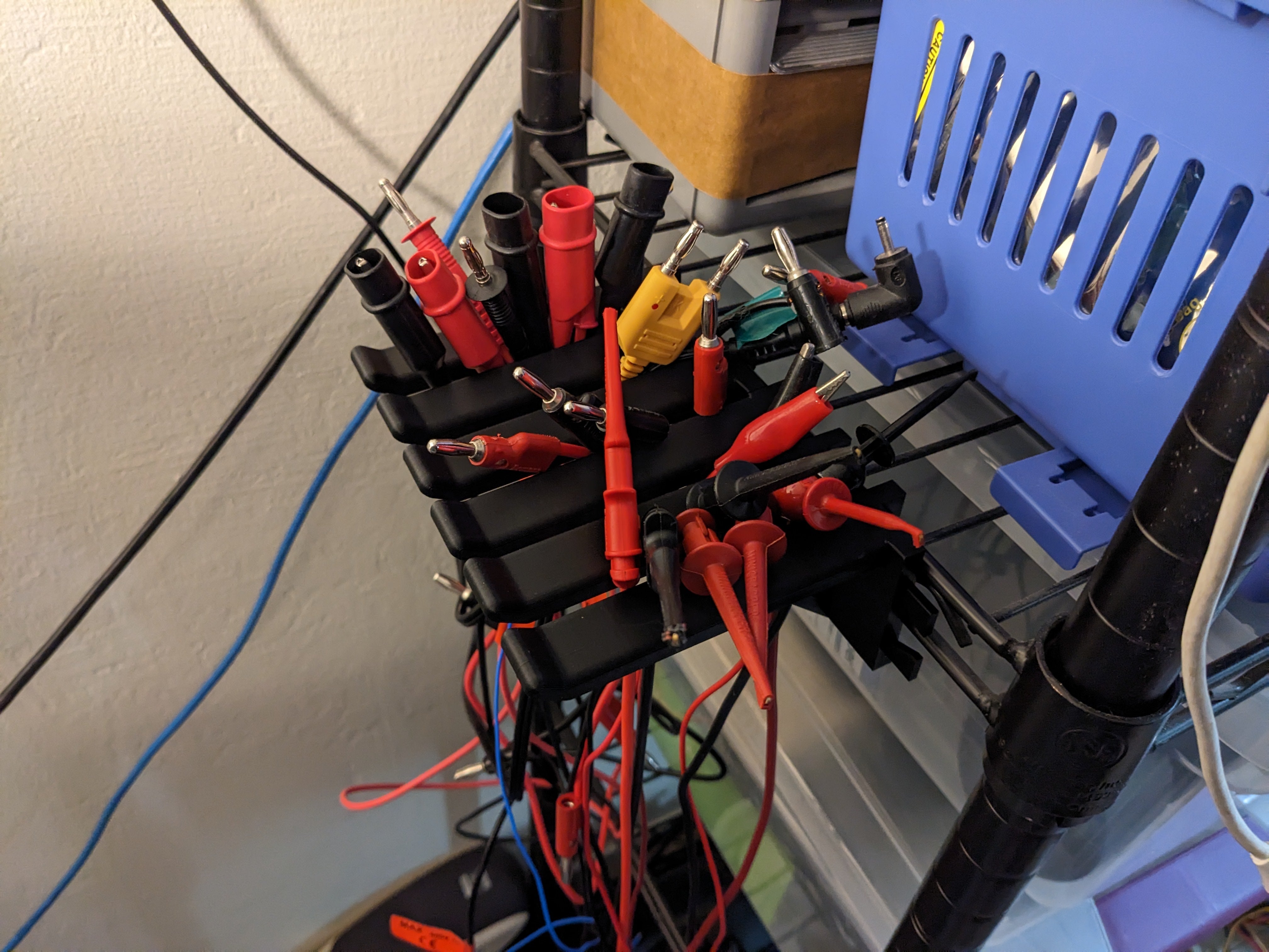 Testkabel och kabelhängare för HDX trådhyllor