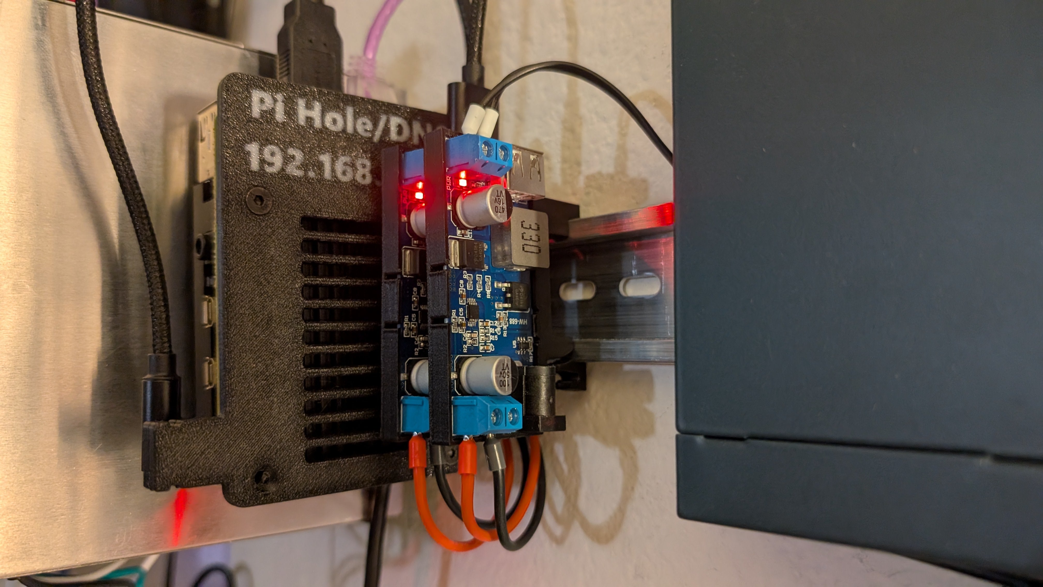 DIN-skinnebeslag til 5V USB Buck Konverter