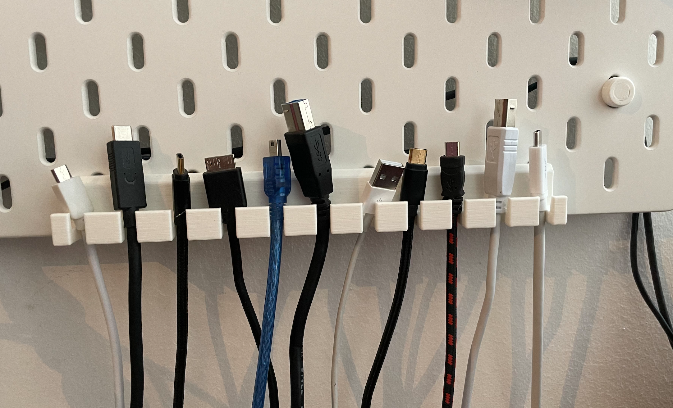 Skadis USB-kabelhållare