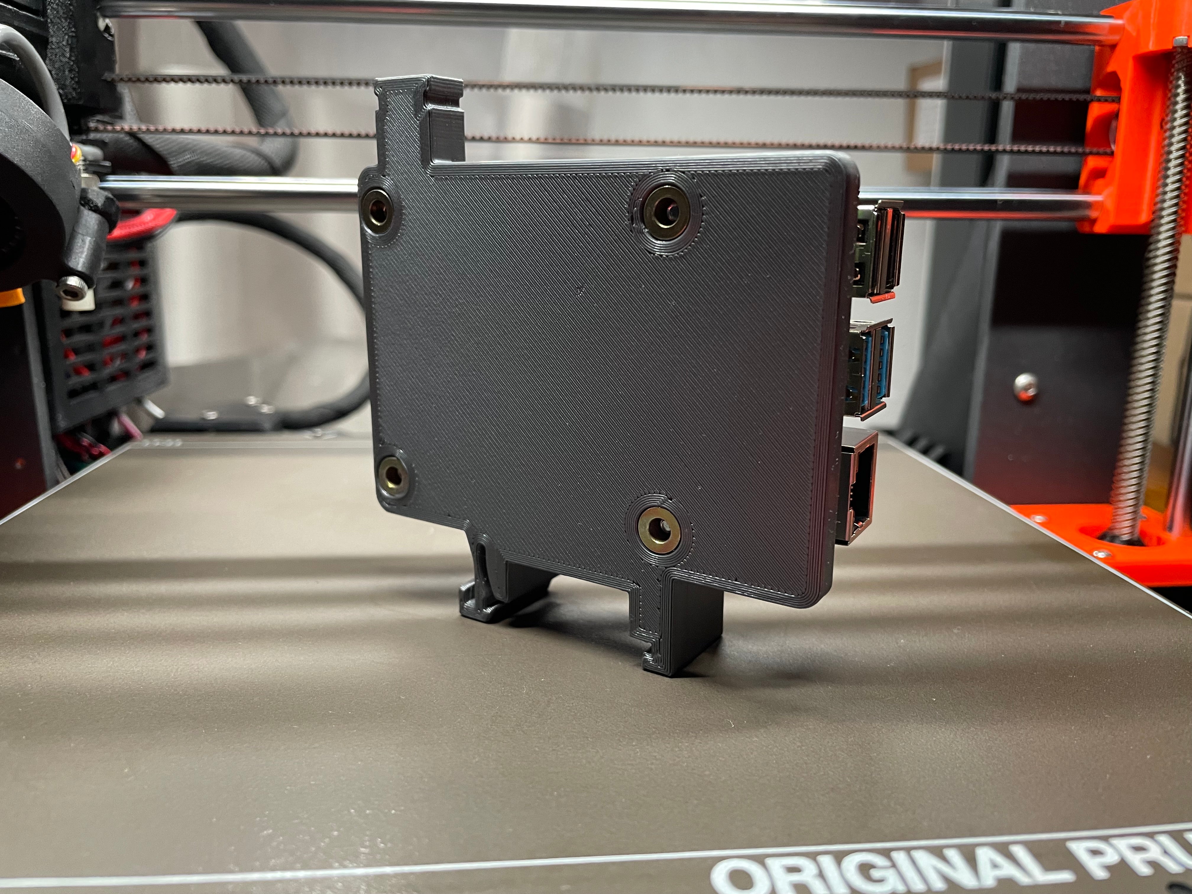 Raspberry Pi 4 / Pi 5 DIN-skenahållare med M3 nitmuttrar
