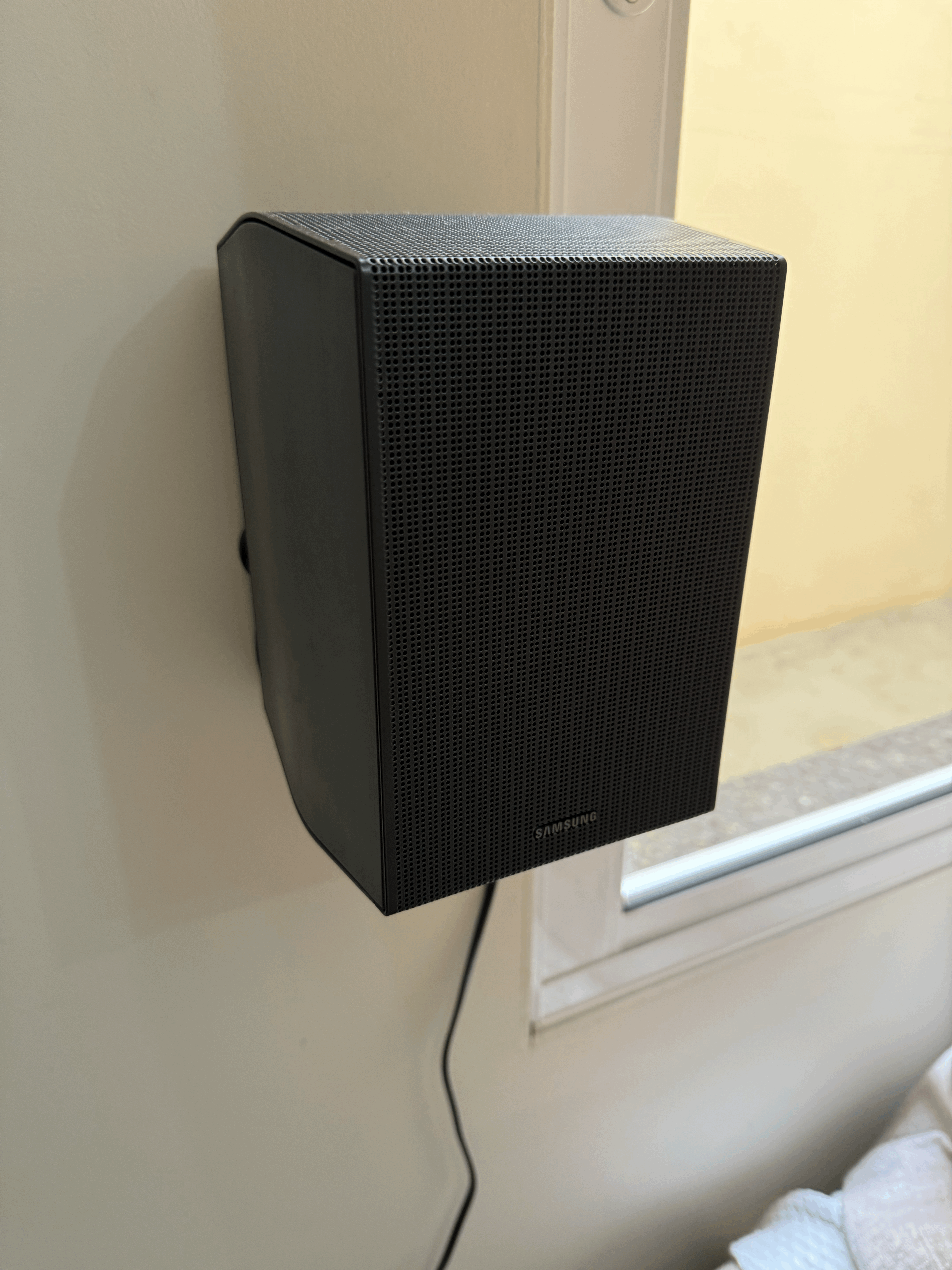Väggfäste för bakre högtalare till Samsung Soundbar Q930B Q930C