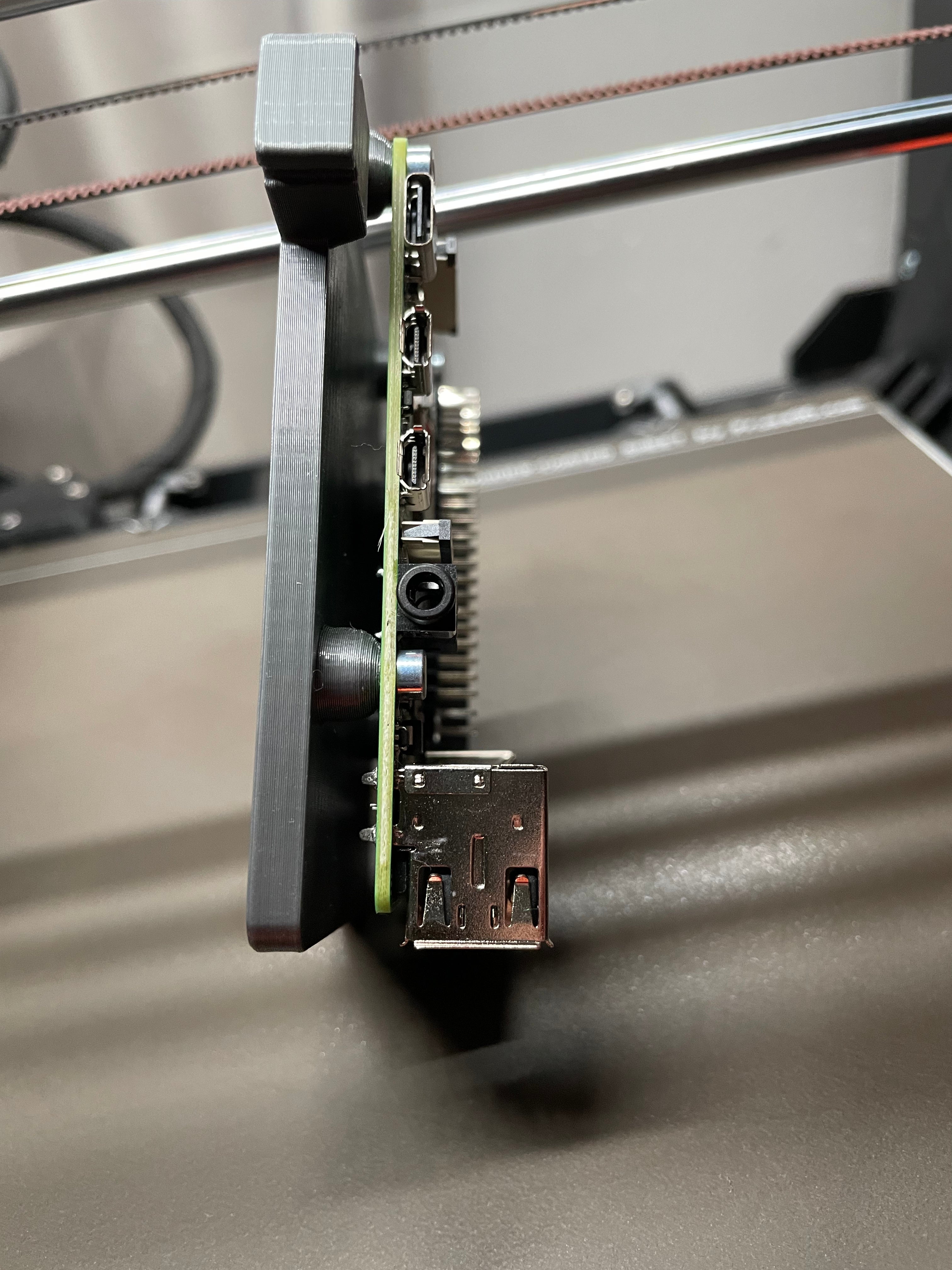 Raspberry Pi 4 / Pi 5 DIN-skenahållare med M3 nitmuttrar