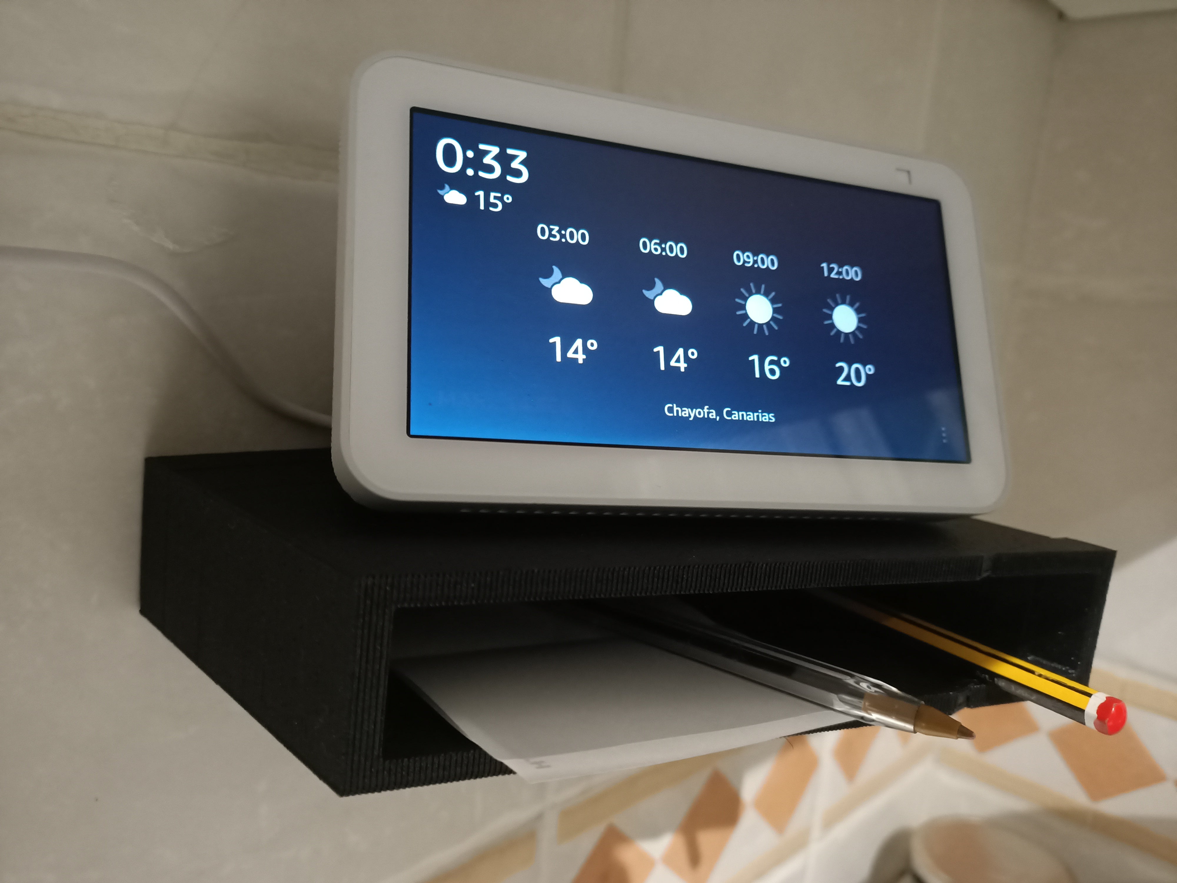 Platsbesparande väggfäste för Amazon Echo Show