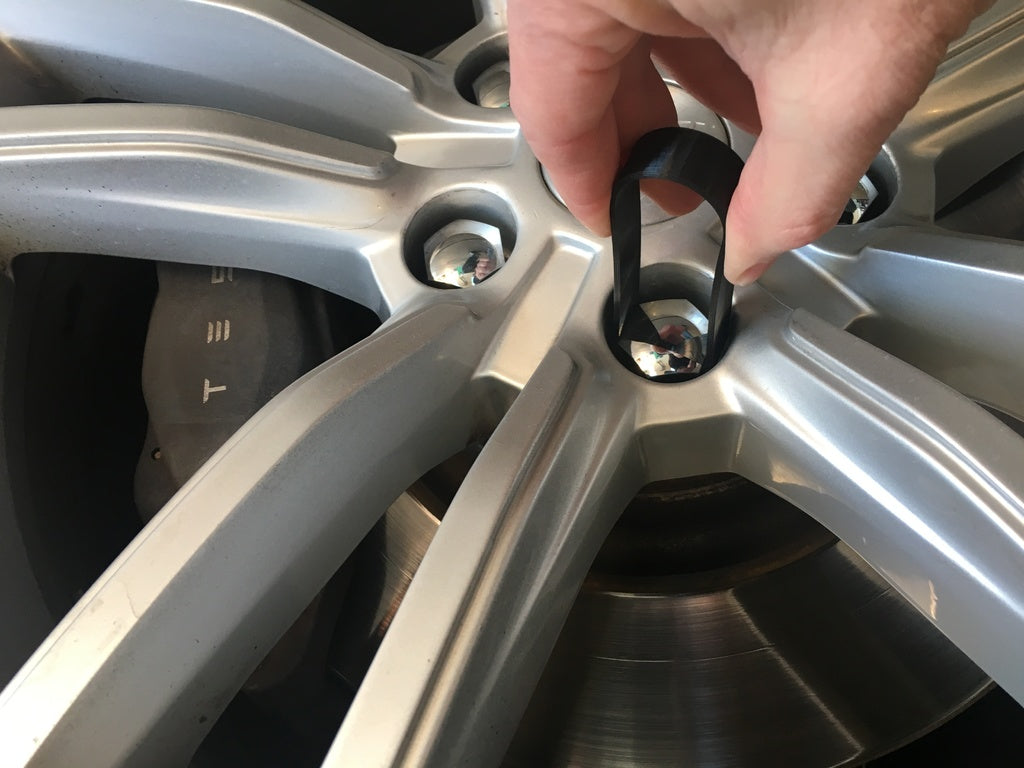 Tesla verktyg för borttagning av hjulmutterkåpa